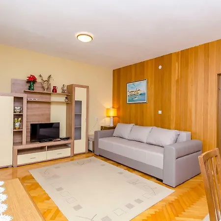 Apartment Toma *