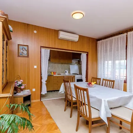 Toma Apartment