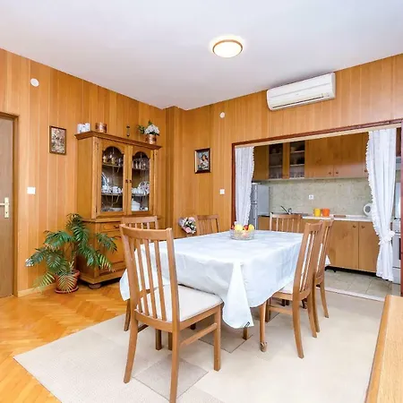 Toma Apartment